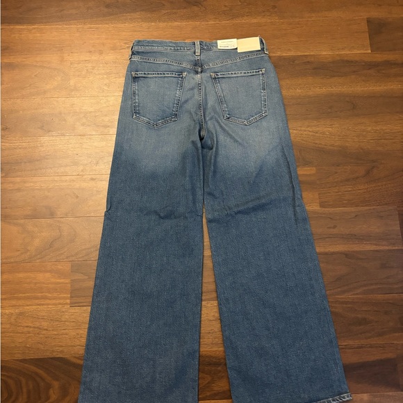 Citizens of Humanity Loli Mid Rise Wide Leg Jean - Picture 5 of 7